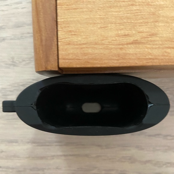 Luna air pod case for 1st or 2nd generation air pods - Picture 3 of 8